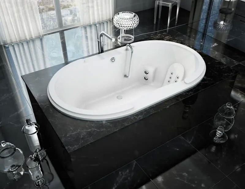 Mẫu bồn tắm đẹp massage TOTO với màu trắng tinh tế