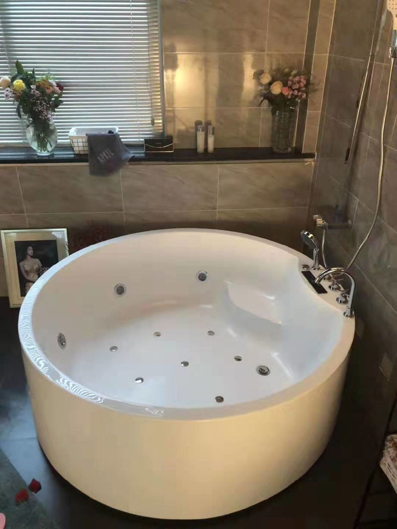 bồn tắm tròn TOTO với thiết kế độc đáo