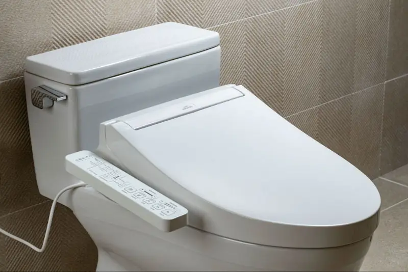 Nắp rửa điện tử WASHLET được trang bị bảng điều khiển giúp việc vệ sinh trở nên êm ái và dễ dàng. (Nguồn: TOTO)